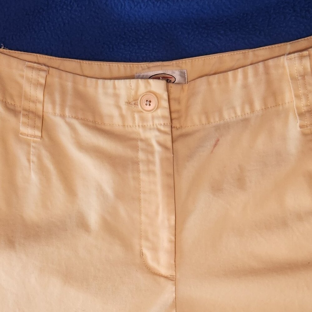 Women's (plus size) Pale Yellow shorts TALBOTS - Picture 4 of 6